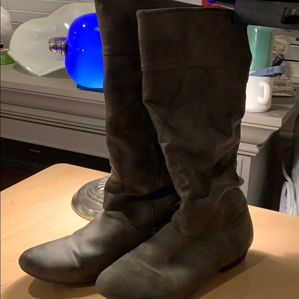Cliffs gray boots